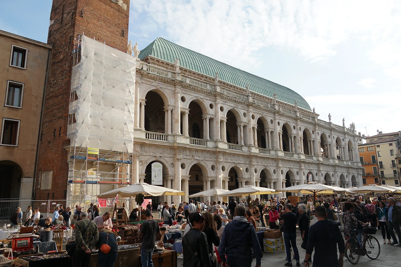 비첸차_바실리카 팔라디나 벼룩 시장.JPG