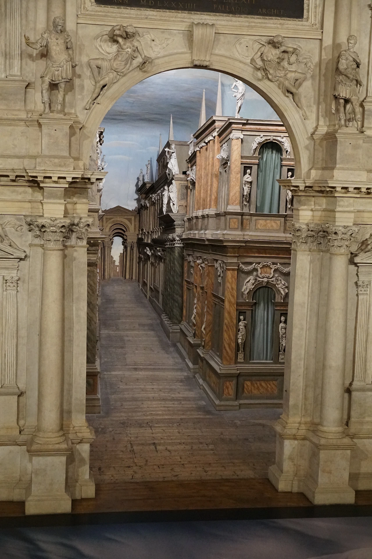 비첸차 테아트로 올림피코_무대 세부.JPG