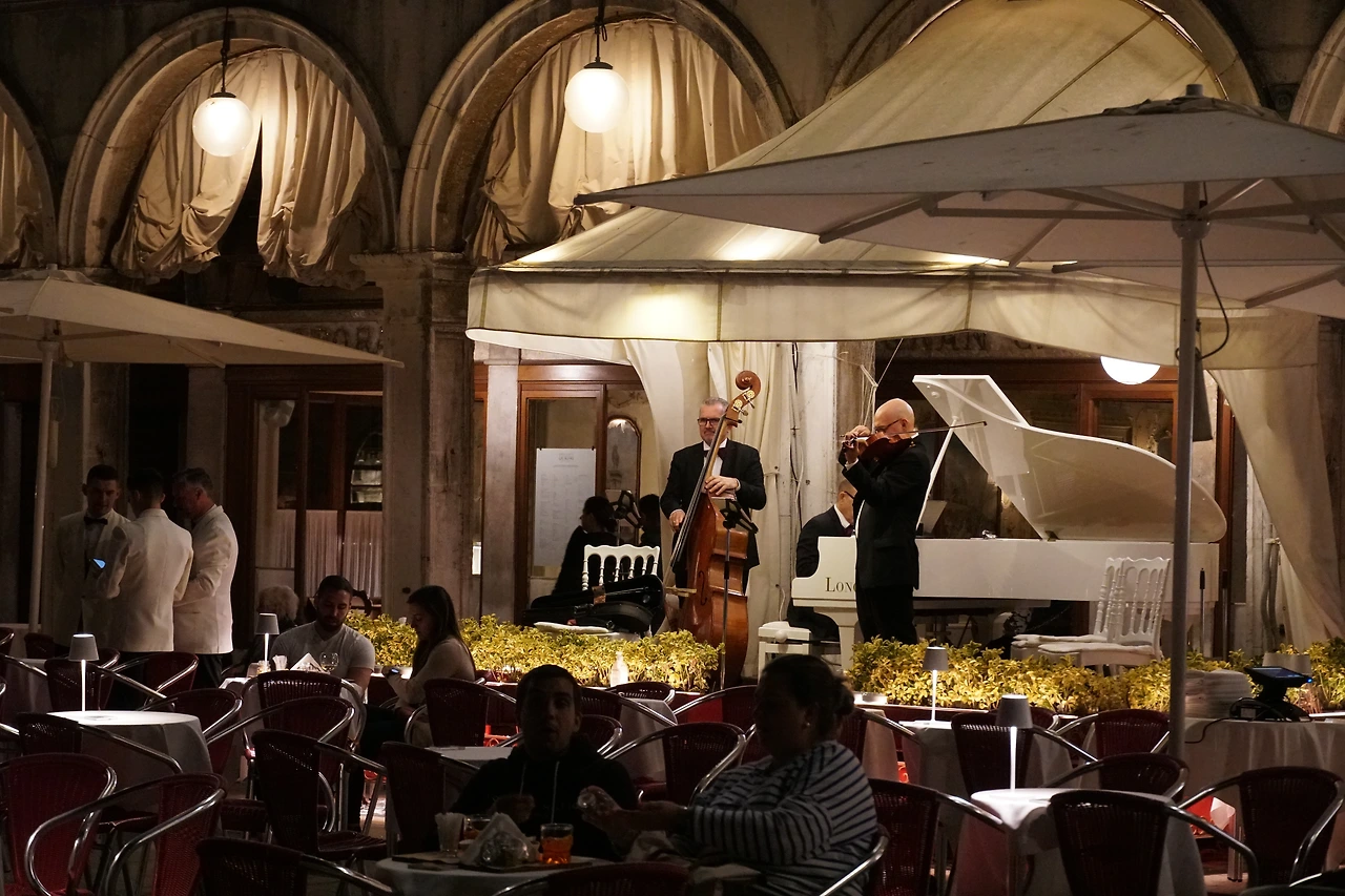 카페 플로리안의 야경.JPG