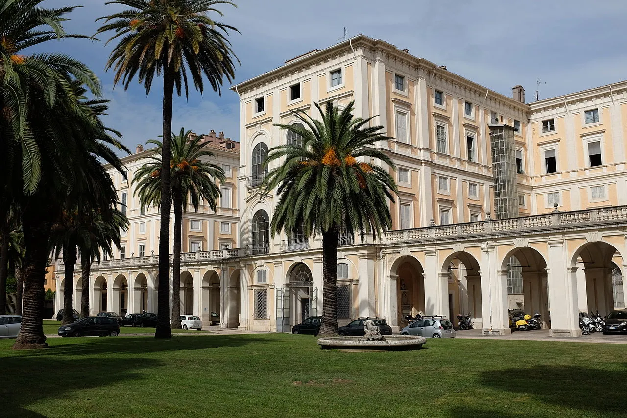 1280px-Palazzo_Corsini_rear_entrance_angle_AvL.JPG