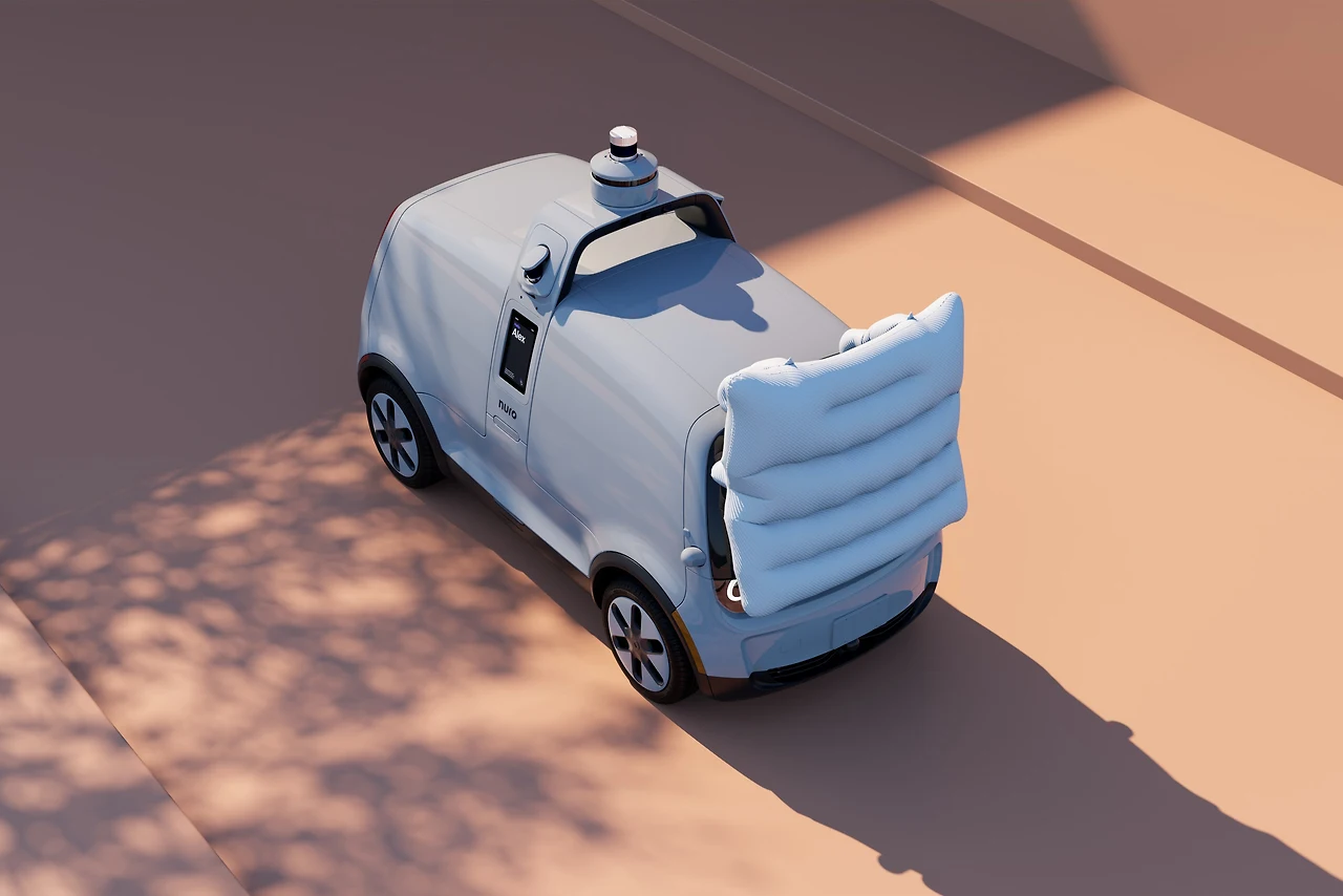 Nuro_Rendered_Airbag.png?quality=90&strip=all&crop=10.44921875,0,79.1015625,100