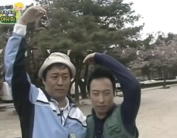 무도짤에 있는 Riiiiidia님의 핀 - 2022 _ 가을 패션, 포즈, 라이프스타일 사진 _ 귀여운 사랑 밈, 웃긴 연예인, 밈.jpeg