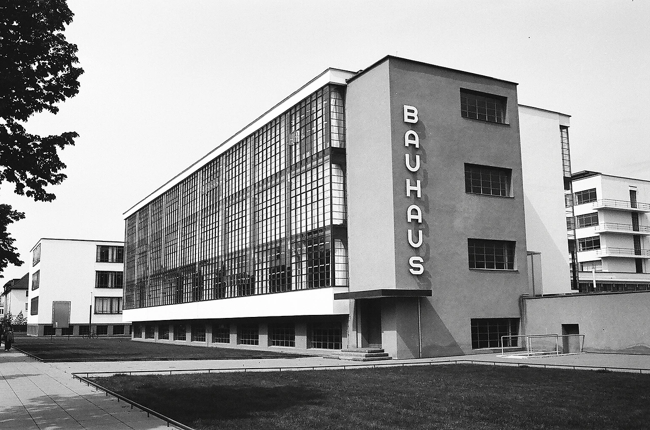 4_Bauhaus_Dessau_Nate_Robert_via_Flickr_CC_BY_2.0.jpg?1536329470