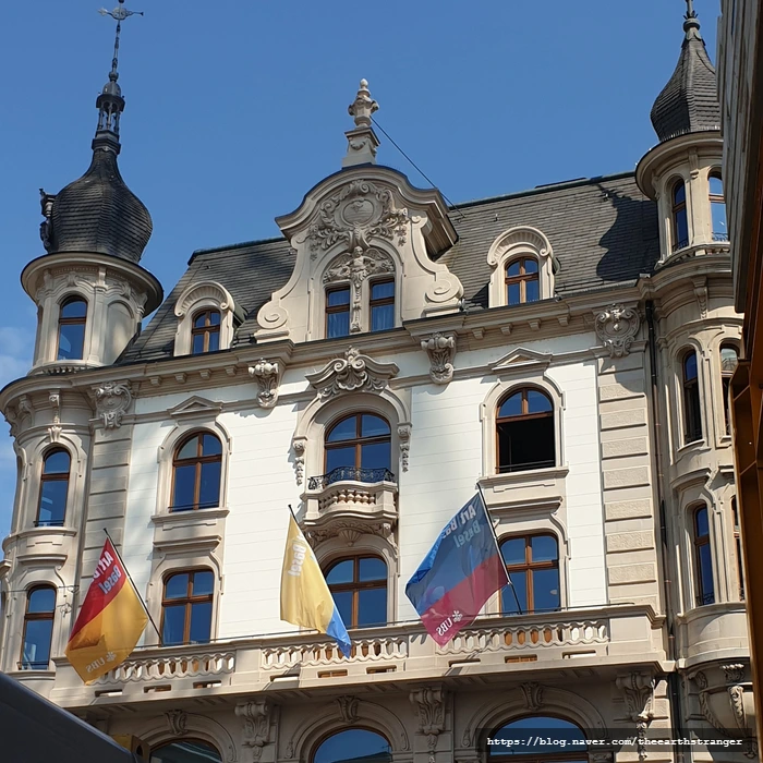 SE-f802eb09-98c8-4660-8ea7-a12435ed925d.jpg?type=w773