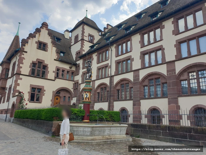 SE-1d20f051-5a91-432a-ba45-36fe6b7c8db8.jpg?type=w773