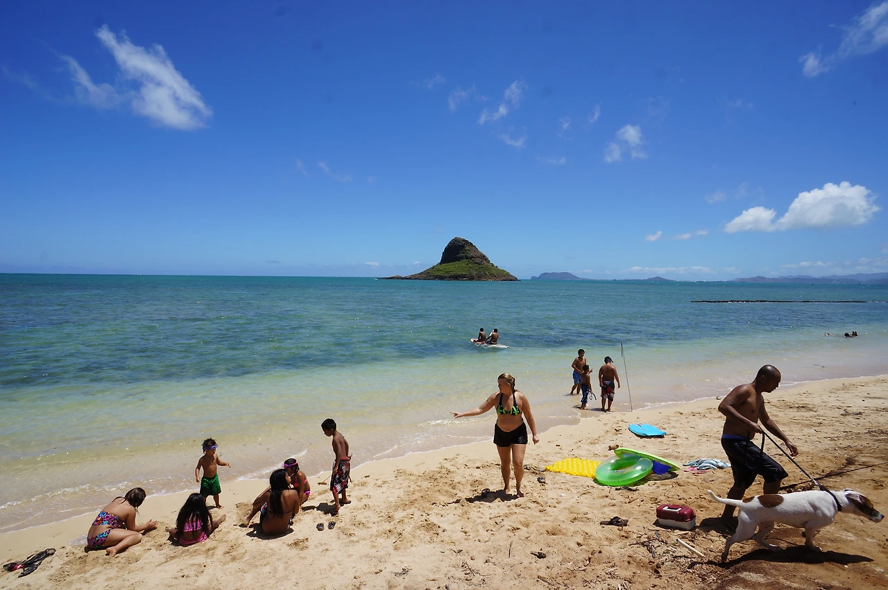 10 모자섬에서 즐기는 사람들.JPG