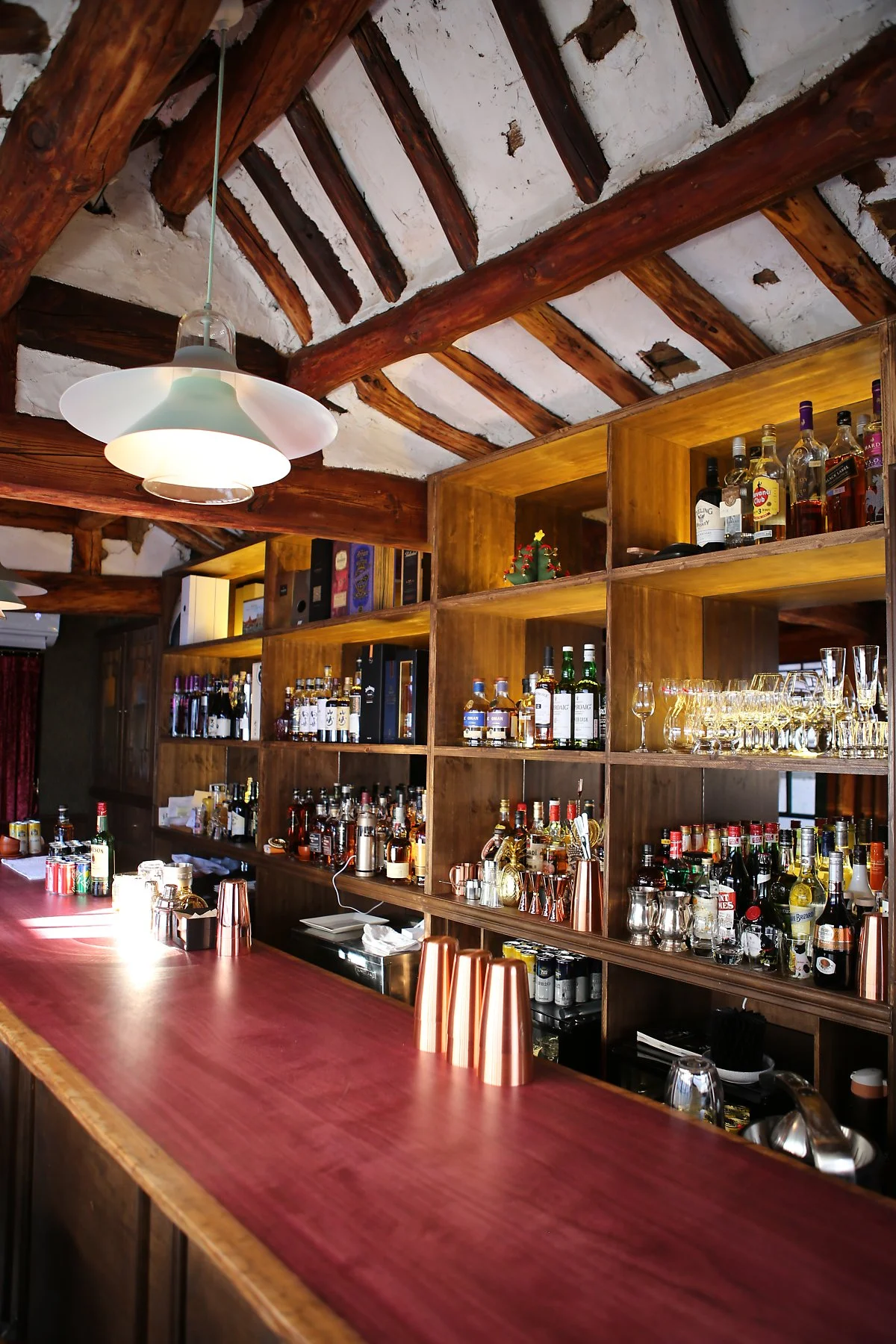 %EB%A9%94%EC%9D%B8_%EB%B0%94%EC%9D%98_%EC%88%A0%EC%9E%A5%EA%B3%BC_%ED%95%9C%EC%98%A5%EA%B3%BC_%EC%9E%98_%EC%96%B4%EC%9A%B0%EB%9F%AC%EC%A7%80%EB%8A%94_%ED%98%84%EB%8C%80%EC%A0%81%EC%9D%B8_%ED%8E%9C%EB%8D%98%ED%8A%B8_%EC%A1%B0%EB%AA%85.JPG?type=w1200