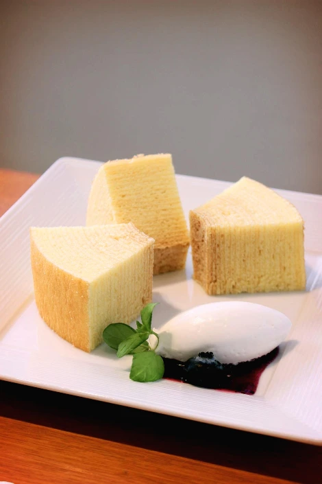 히요코_프라우 아츠코 카야시나 카페_바움쿠헨1.JPG