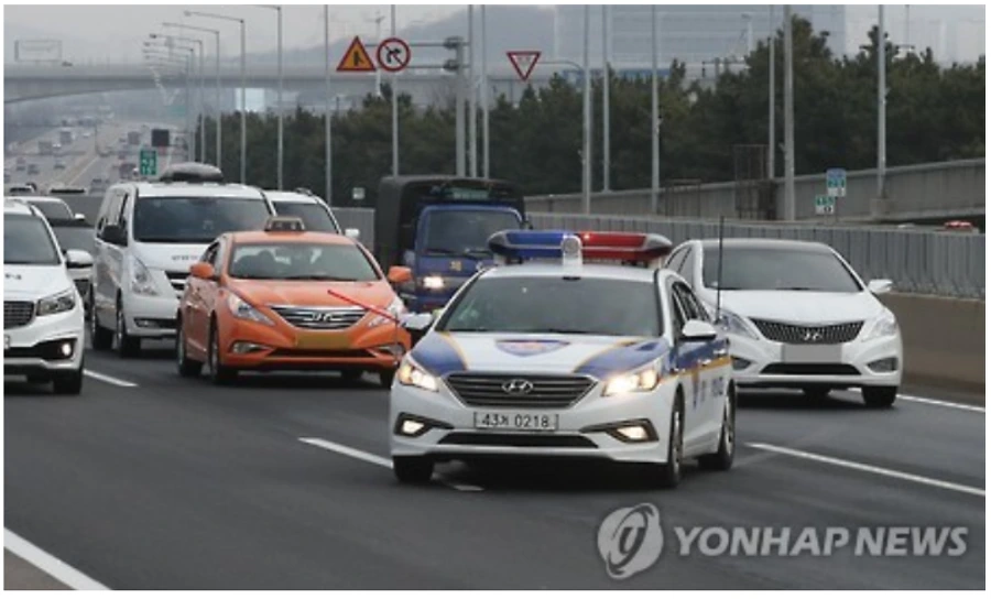 9957A54B5B0FABB40401C1