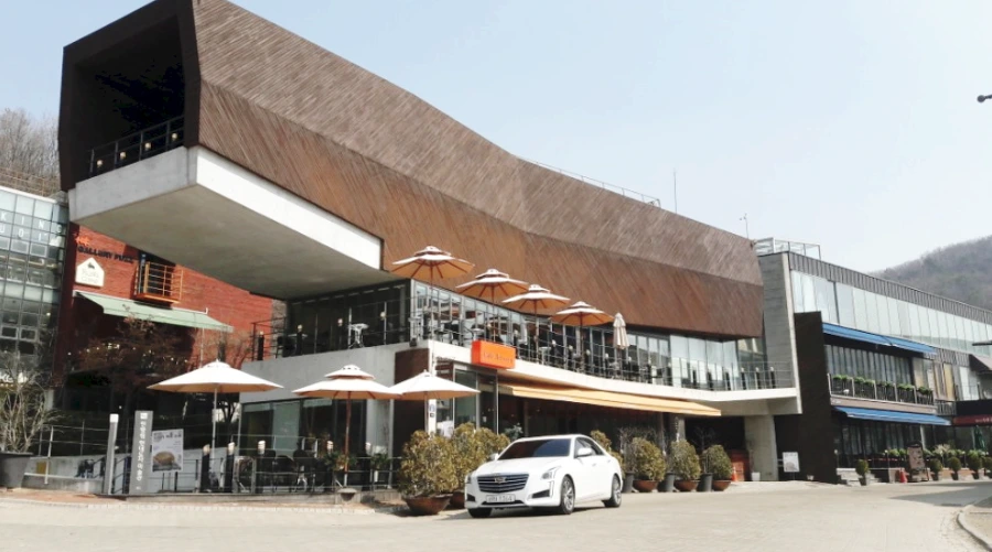 99CA4F4F5C185FFA28B1A6