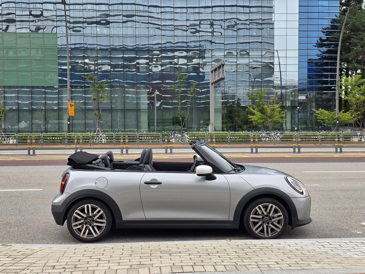 img.jpg?credential=yqXZFxpELC7KVnFOS48ylbz2pIh7yKj8&expires=1764514799&allow_ip=&allow_referer=&signature=7bw5avlMQ5PQog%2BbWwfzIw4jTvo%3D