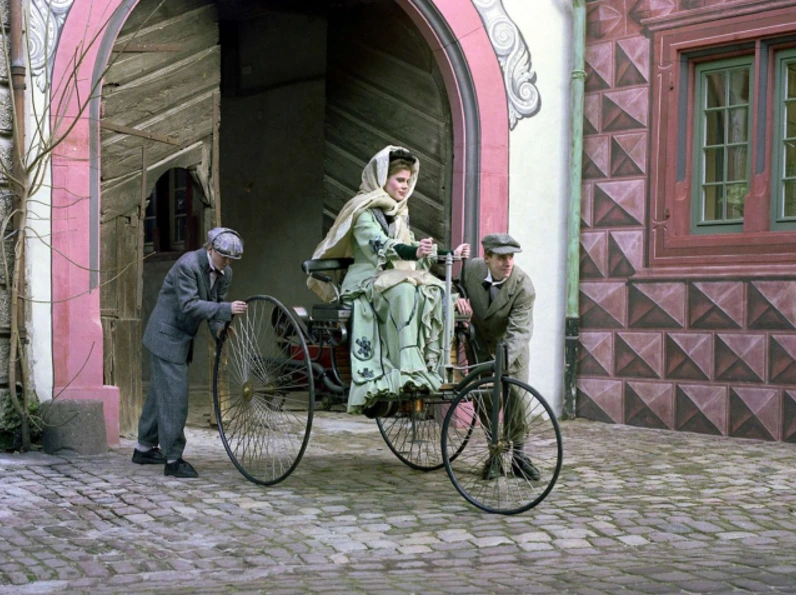 9949E0335990594C2DDFF9