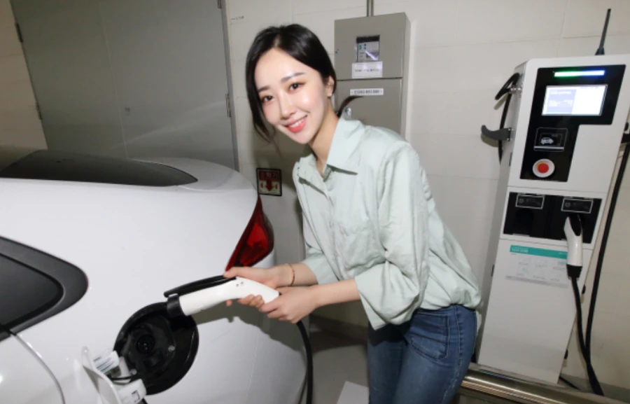 99A13D4D5B3AAEDE189F92