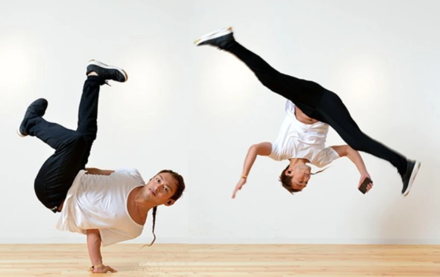 9979AB395BF57B930EA8CE