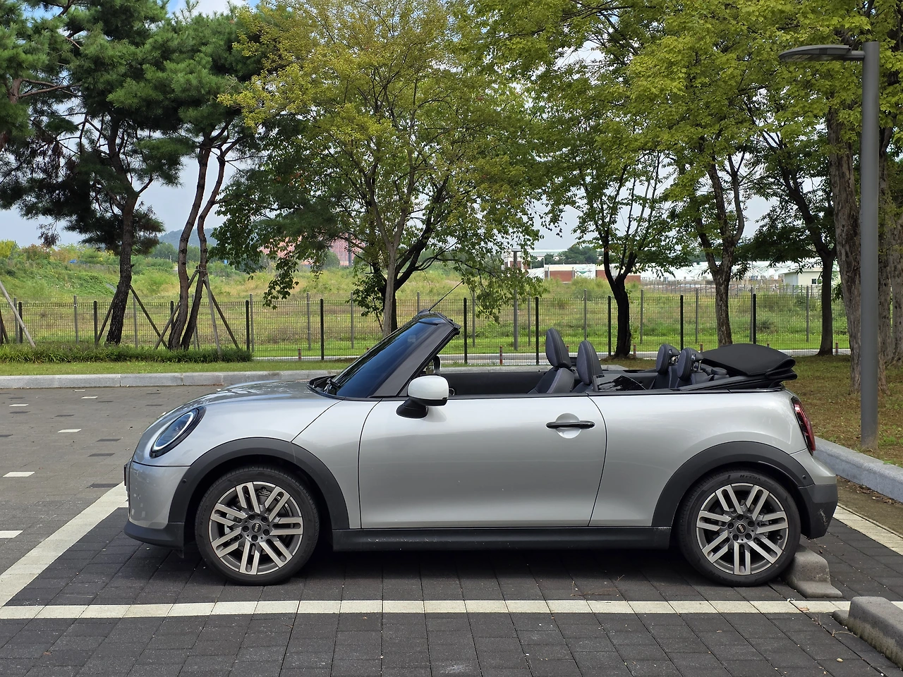 img.jpg?credential=yqXZFxpELC7KVnFOS48ylbz2pIh7yKj8&expires=1764514799&allow_ip=&allow_referer=&signature=nTL7MiJfifTTVC3GYd5aZ7%2Fsmcs%3D