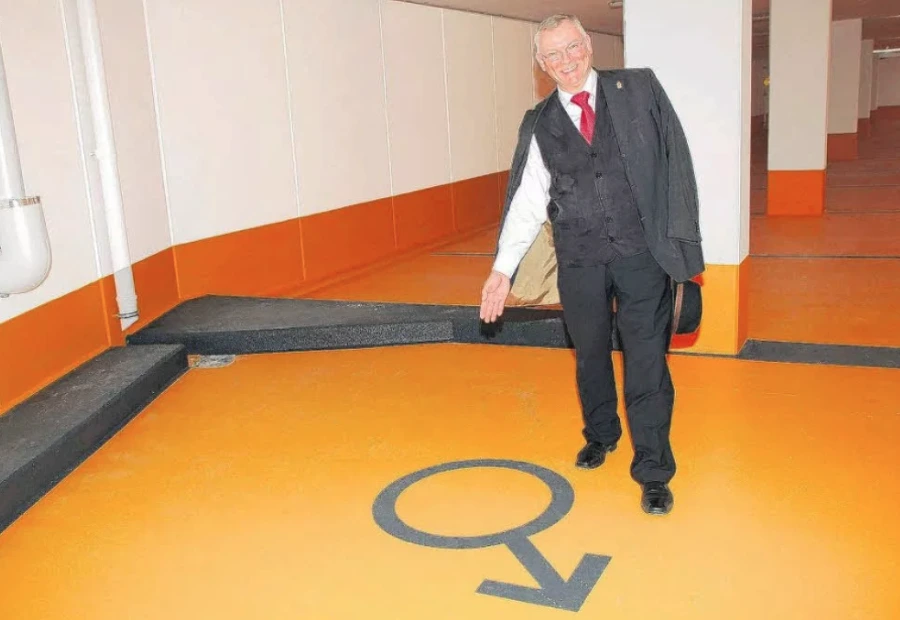 99B5824D5BE929D41DEF77