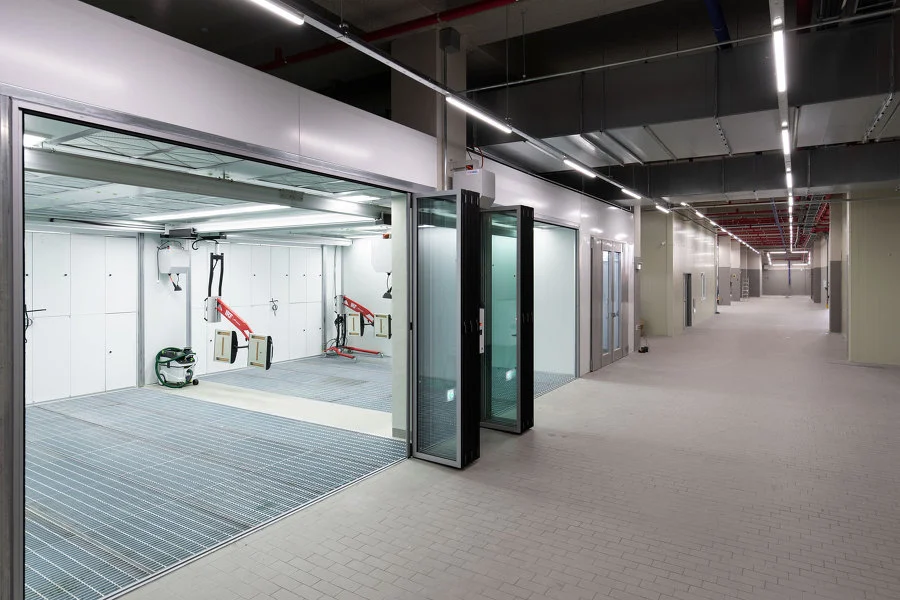 990DE2425C75B9AA16FB72