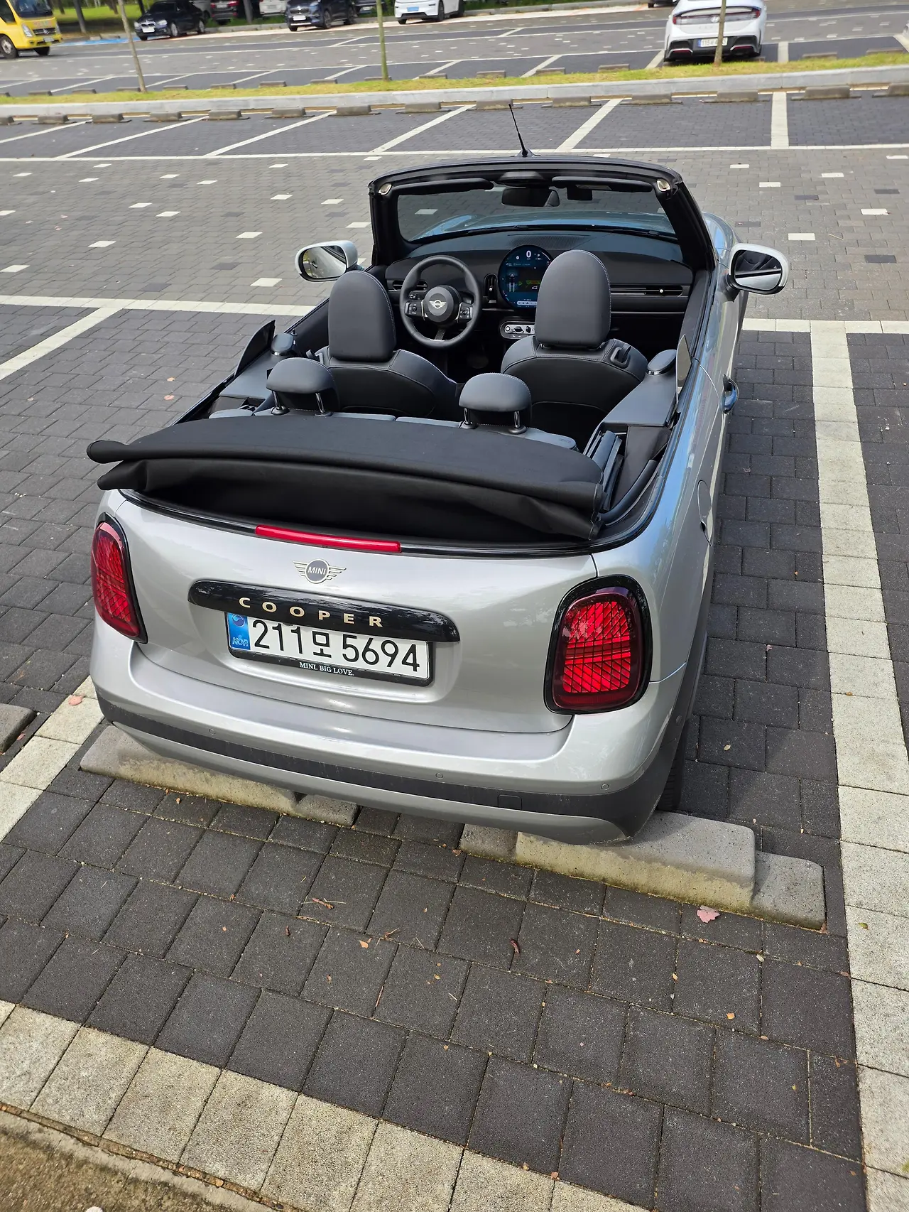 img.jpg?credential=yqXZFxpELC7KVnFOS48ylbz2pIh7yKj8&expires=1764514799&allow_ip=&allow_referer=&signature=XalU8ThEpe1jt%2B3%2B%2FVSI2fXsF94%3D