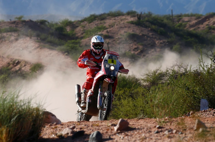 9904DE335A216ED80F9C23