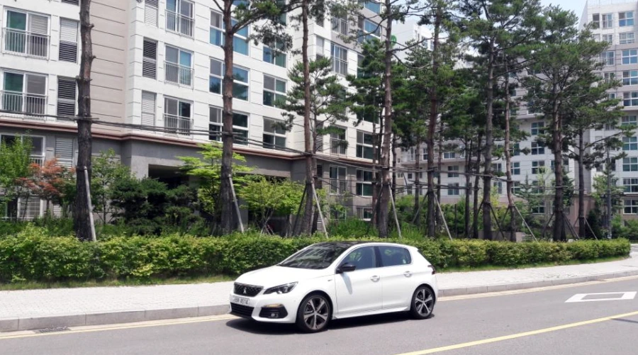 9909E04B5B3906DA26D894