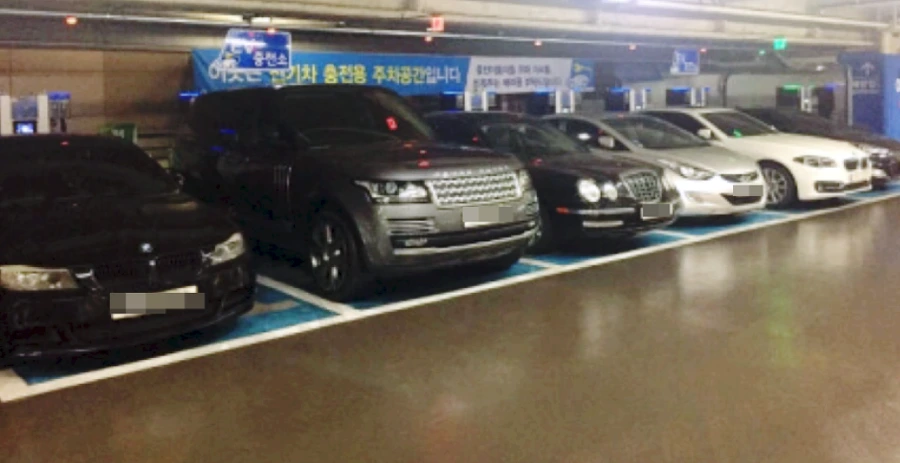 99F8BF3B5C36B27B1D37B5