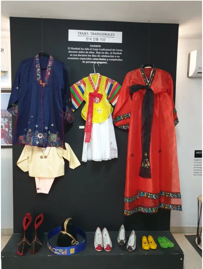 한국문화원의 한복.JPG