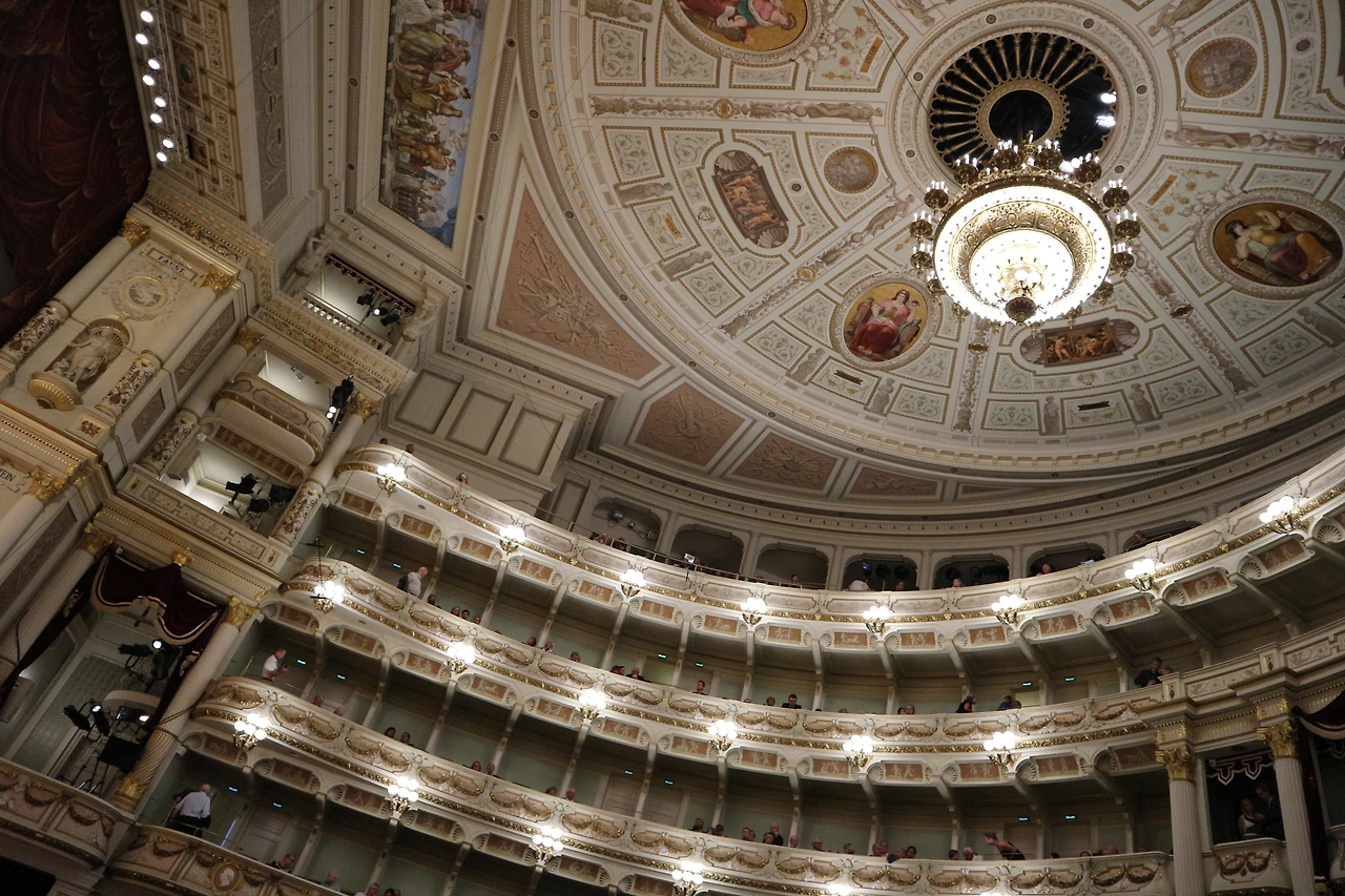 드레스덴 젬페 오퍼 극장 샹들리에 9-1.JPG