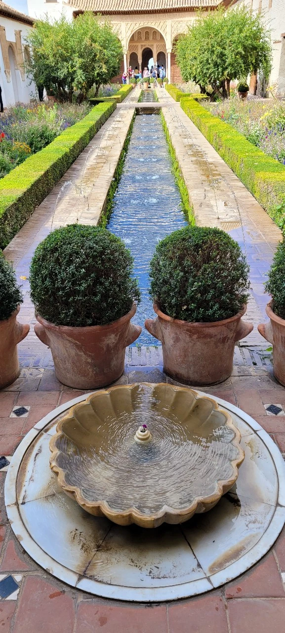 분수와 수로.jpeg