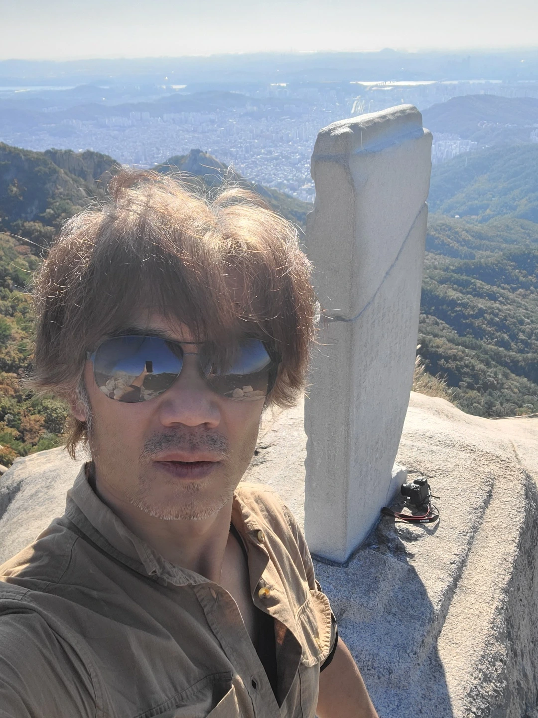 북한산 순수비 앞에서.jpeg