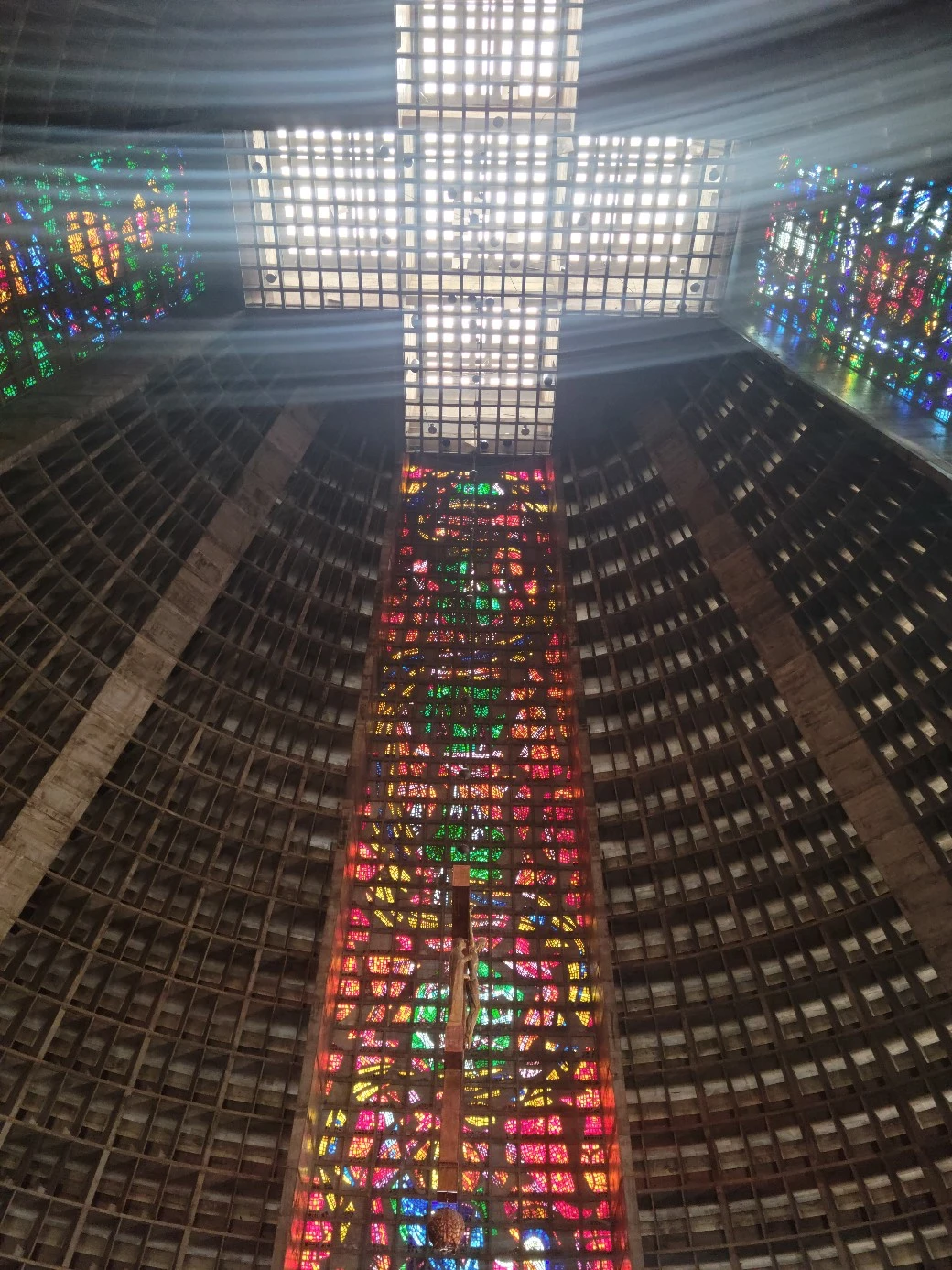 리우 대성당 천장.jpeg