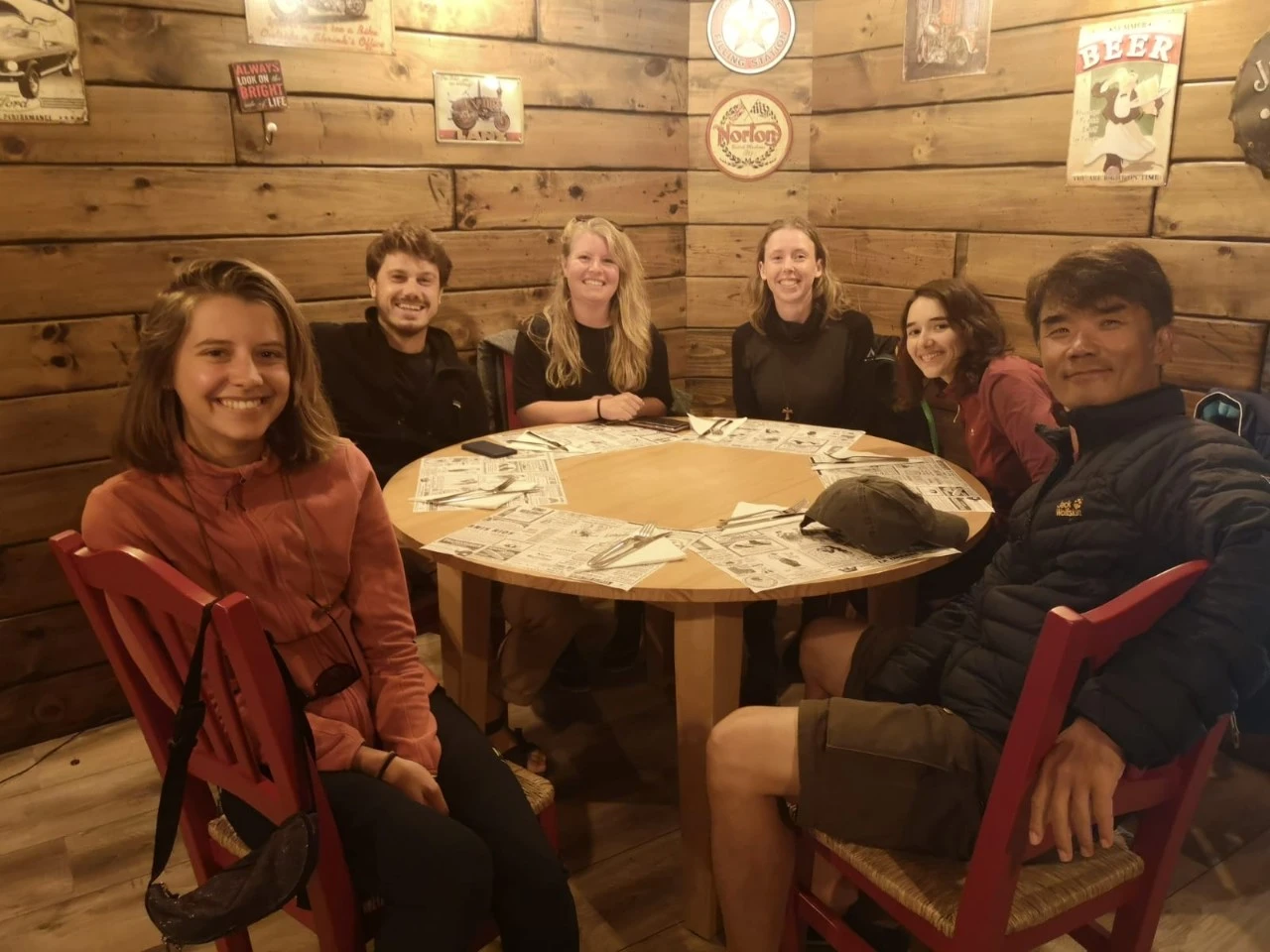 아스토르가 저녁식사.jpeg