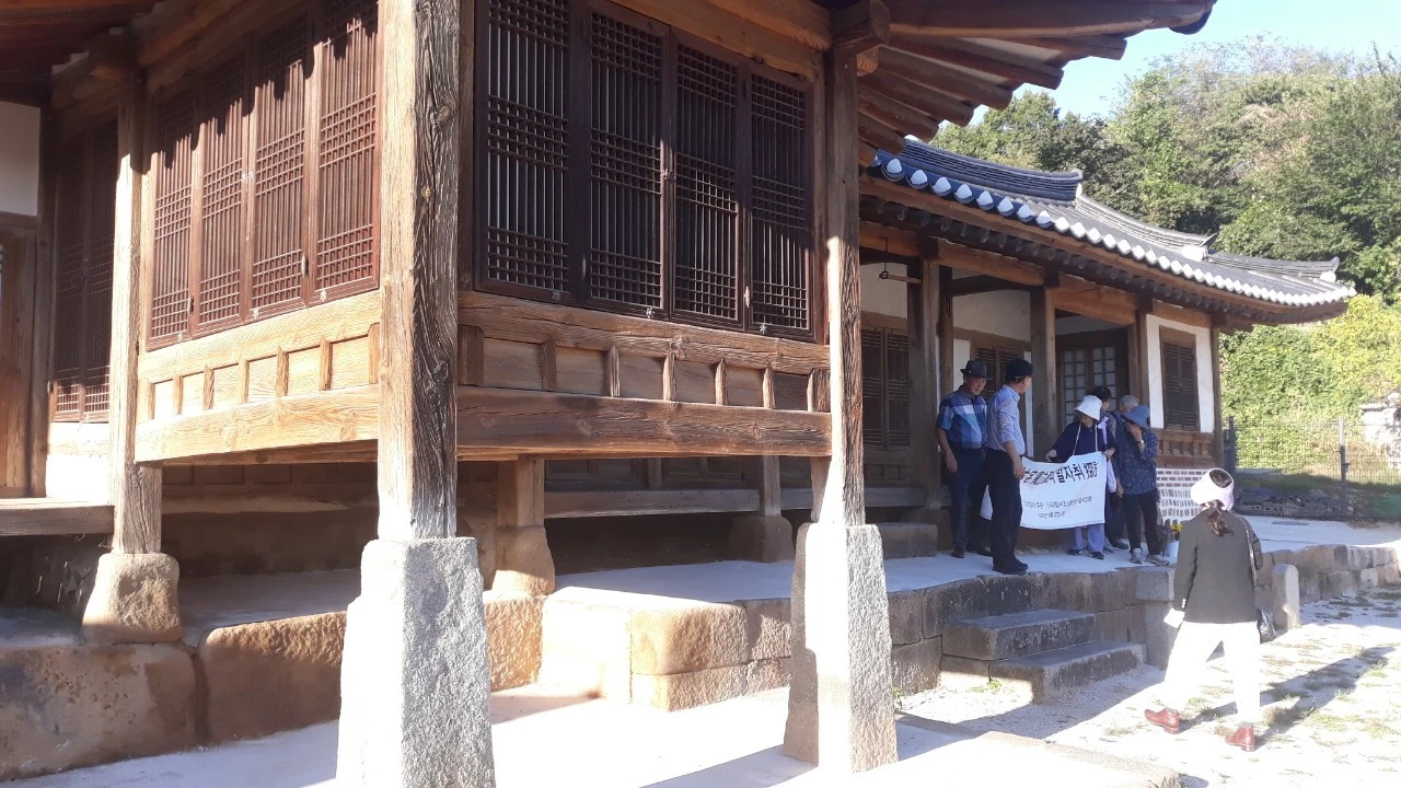 7_h64Ud018svc190qiph2rbg80_e4yr2x.jpg?type=e1920_std