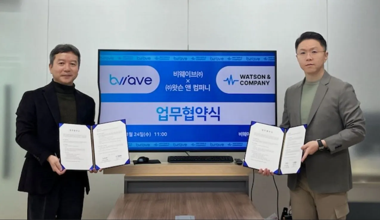 [사진] 일산백병원 정신건강의학과 이승환 교수(왼쪽)가 운영하는 비웨이브와 왓슨앤컴퍼니가 AI기반의 뇌파분석 진단 플랫폼을 함께 개발하기로 협약을 맺었다..JPG