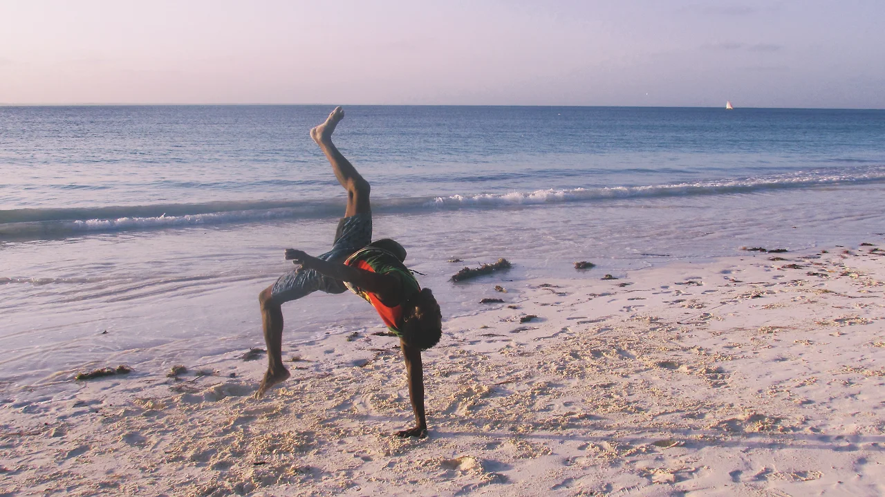 10. 해변의 비보이.JPG