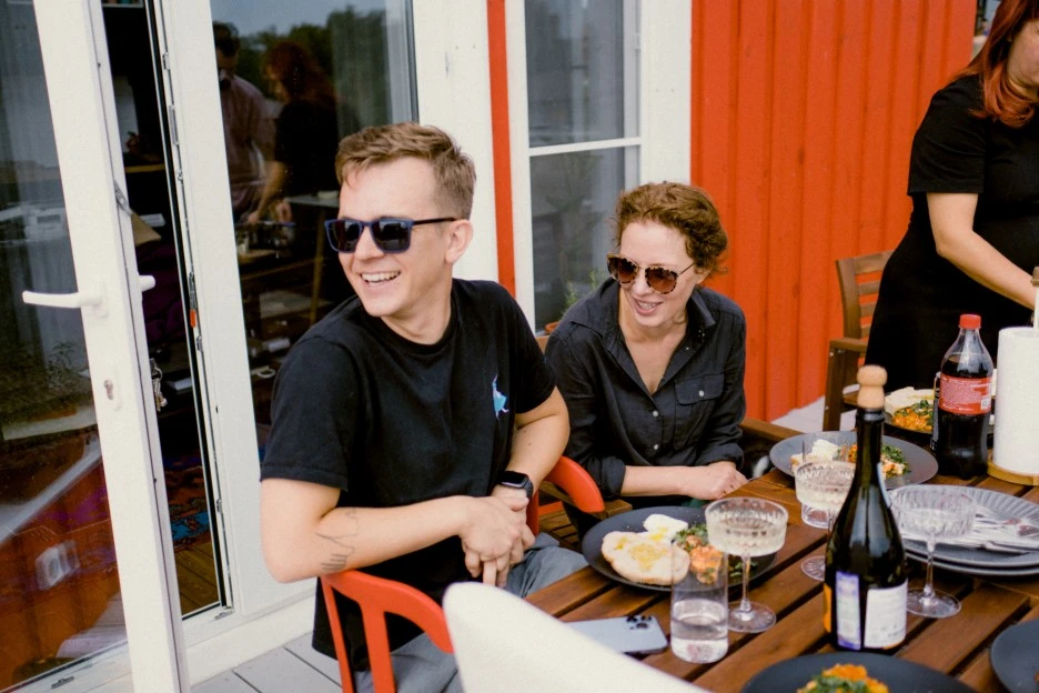 pexels-liza-bakay-13426373.jpg?type=w1