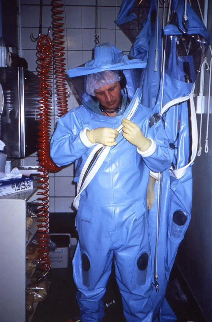Positive-pressure_biosafety_suit.jpg?resize=700%2C1064