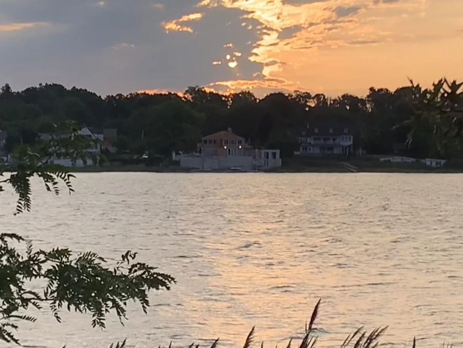 IMG_1759.jpg?type=w966