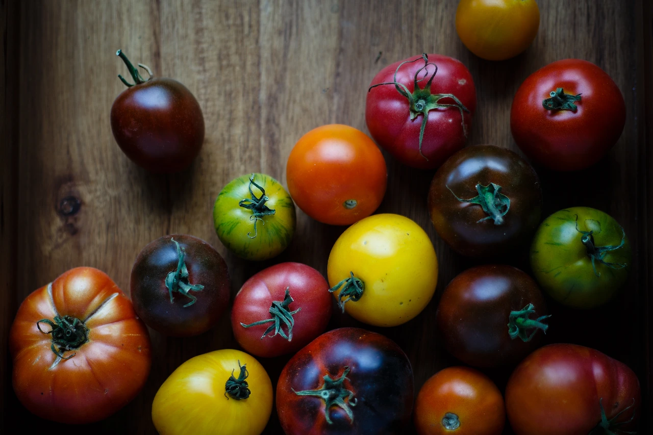 Heirloom_Tomatoes_on_Wooden_Board_(Unsplash).jpeg
