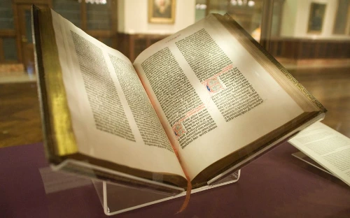 Gutenberg_Bible,_Lenox_Copy,_New_York_Public_Library,_2009._Pic_01.jpg?type=w1