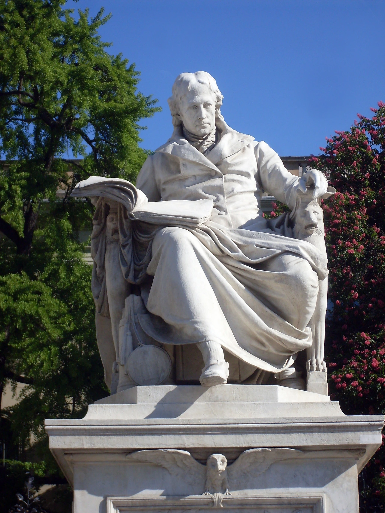 Statue_of_Wilhelm_von_Humboldt_-_Humboldt_University_-_Berlin_02.jfif