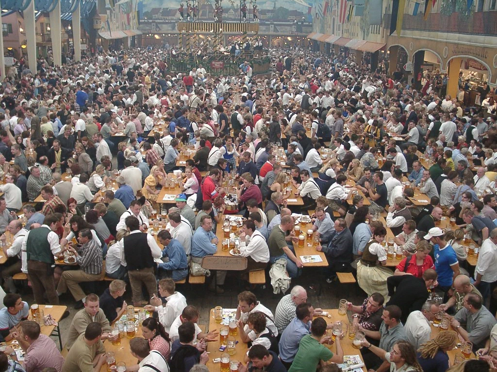 Oktoberfest_bierzelt[1].JPG