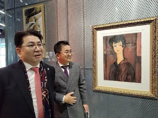 Behind-the-Scenes-Organizing-the-Incheon-Asian-Art-Show-With-Hyo-joon-Cha-2.webp