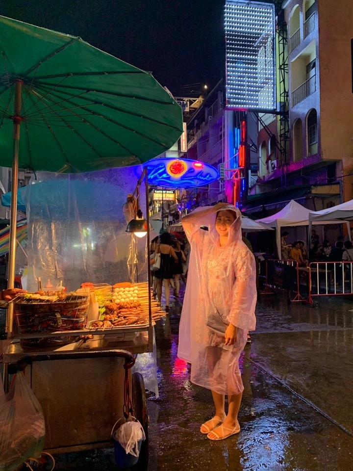 방콕의 비.jpeg