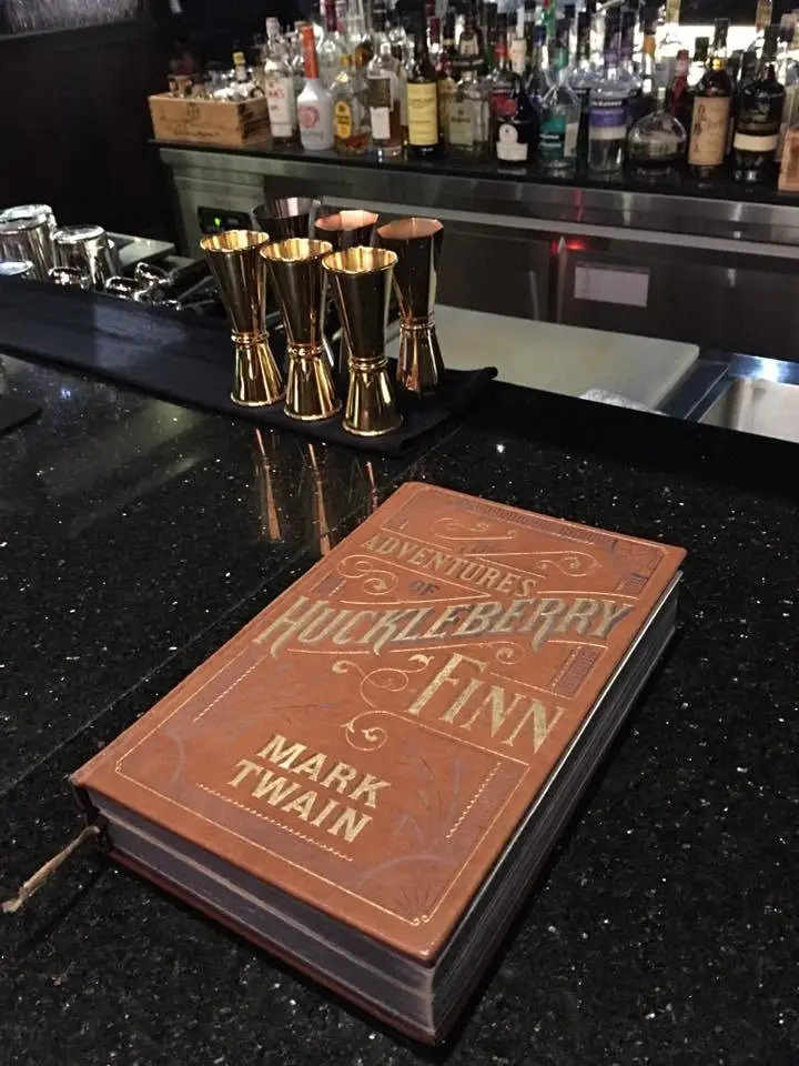 %EC%97%AC%EC%9D%98%EB%8F%84-%EA%B8%80%EB%9E%98%EB%93%9C%ED%98%B8%ED%85%94-4.jpg?zoom=1.25&amp;resize=700%2C933