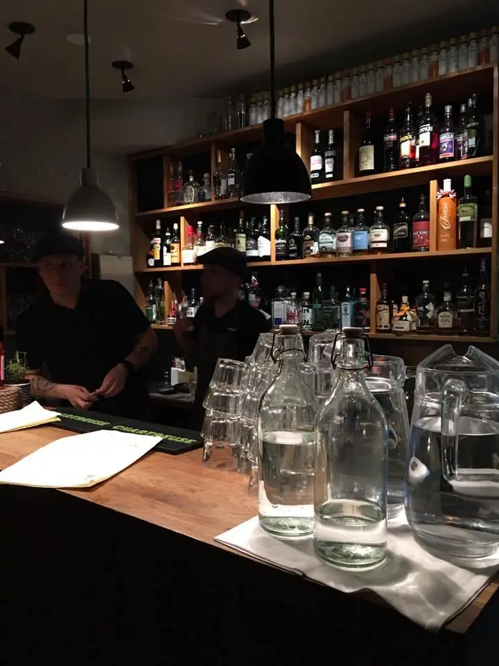 %EB%B0%94Bar-15.jpg?zoom=1.25&amp;resize=700%2C933