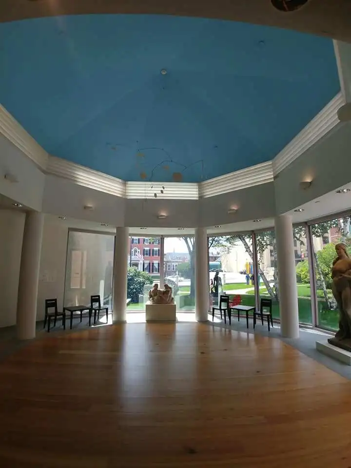 %ED%8F%AC%ED%8B%80%EB%9E%9C%EB%93%9C-%EB%AE%A4%EC%A7%80%EC%97%84-1.jpg?zoom=1.25&amp;resize=700%2C933