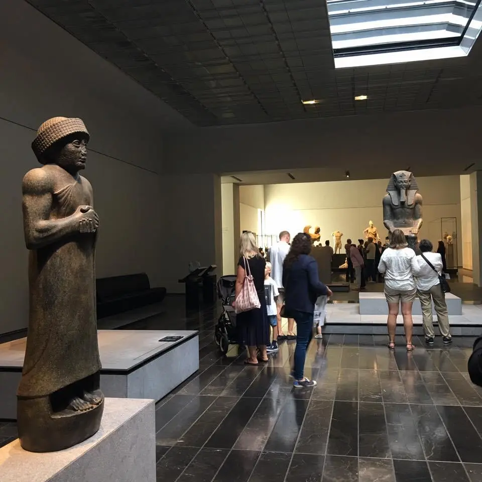 %EB%A3%A8%EB%B8%8C%EB%A5%B4%EC%95%84%EB%B6%80%EB%8B%A4%EB%B9%84-%EB%AE%A4%EC%A7%80%EC%97%84-12.jpg?zoom=1.25&amp;resize=700%2C700