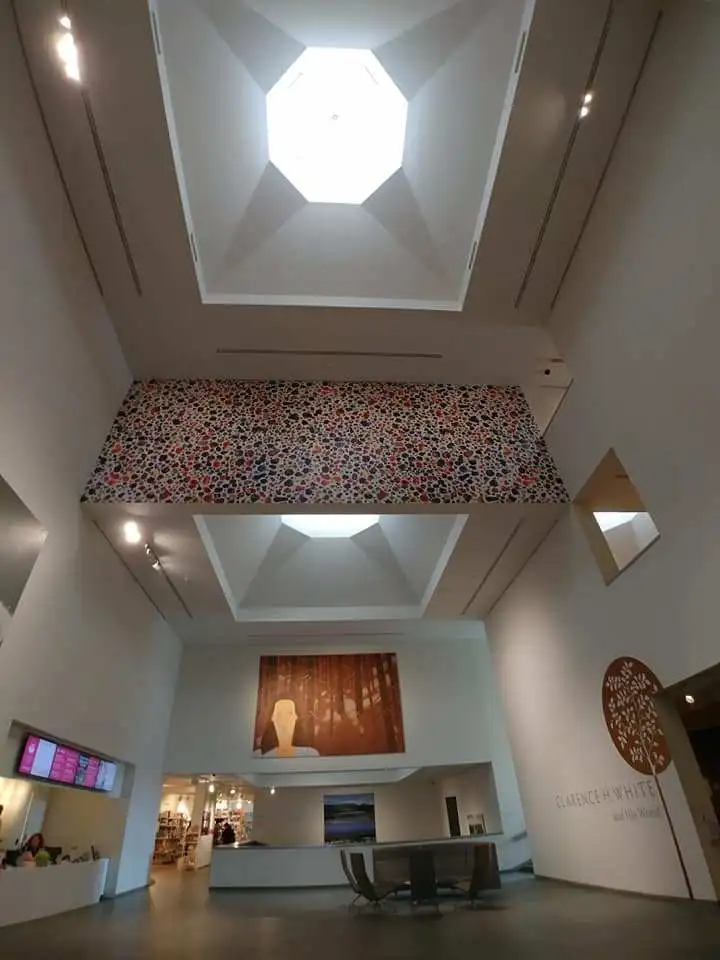 %ED%8F%AC%ED%8B%80%EB%9E%9C%EB%93%9C-%EB%AE%A4%EC%A7%80%EC%97%84-2.jpg?zoom=1.25&amp;resize=700%2C933