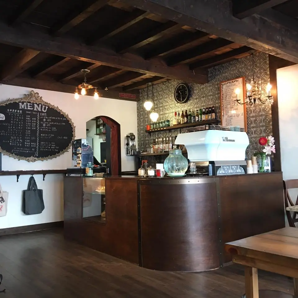 Curio-Espresso-and-Vintage-Design-3.jpg?zoom=1.25&amp;resize=700%2C700