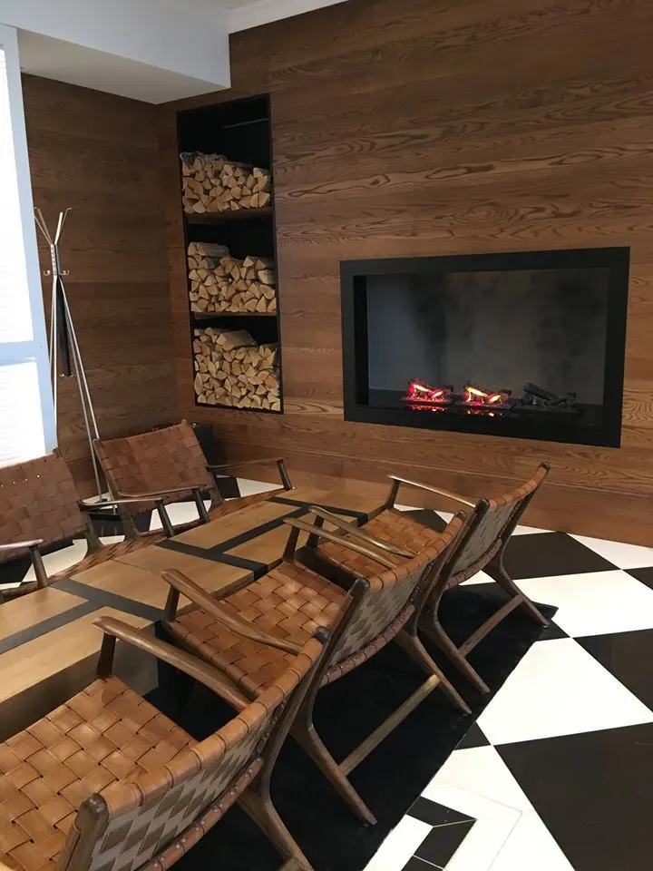 %ED%98%B8%ED%85%94-%EB%A6%B4%EB%9D%BC-%EB%A1%9C%EB%B2%84%EC%B8%A0-5.jpg?zoom=1.25&amp;resize=700%2C933